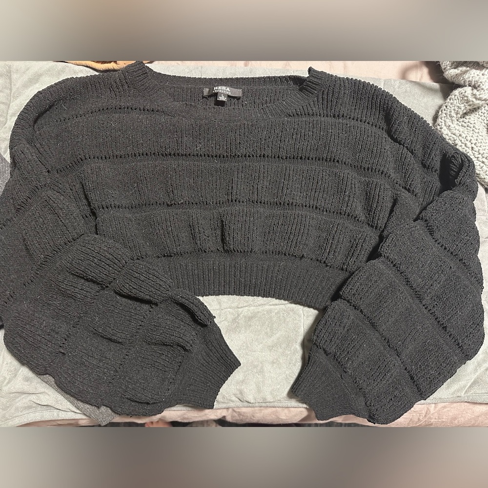 Pristine Black Cropped Knit Sweater